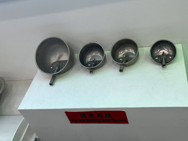 Bát tưới nước chăn nuôi Bát tưới nước chăn nuôi